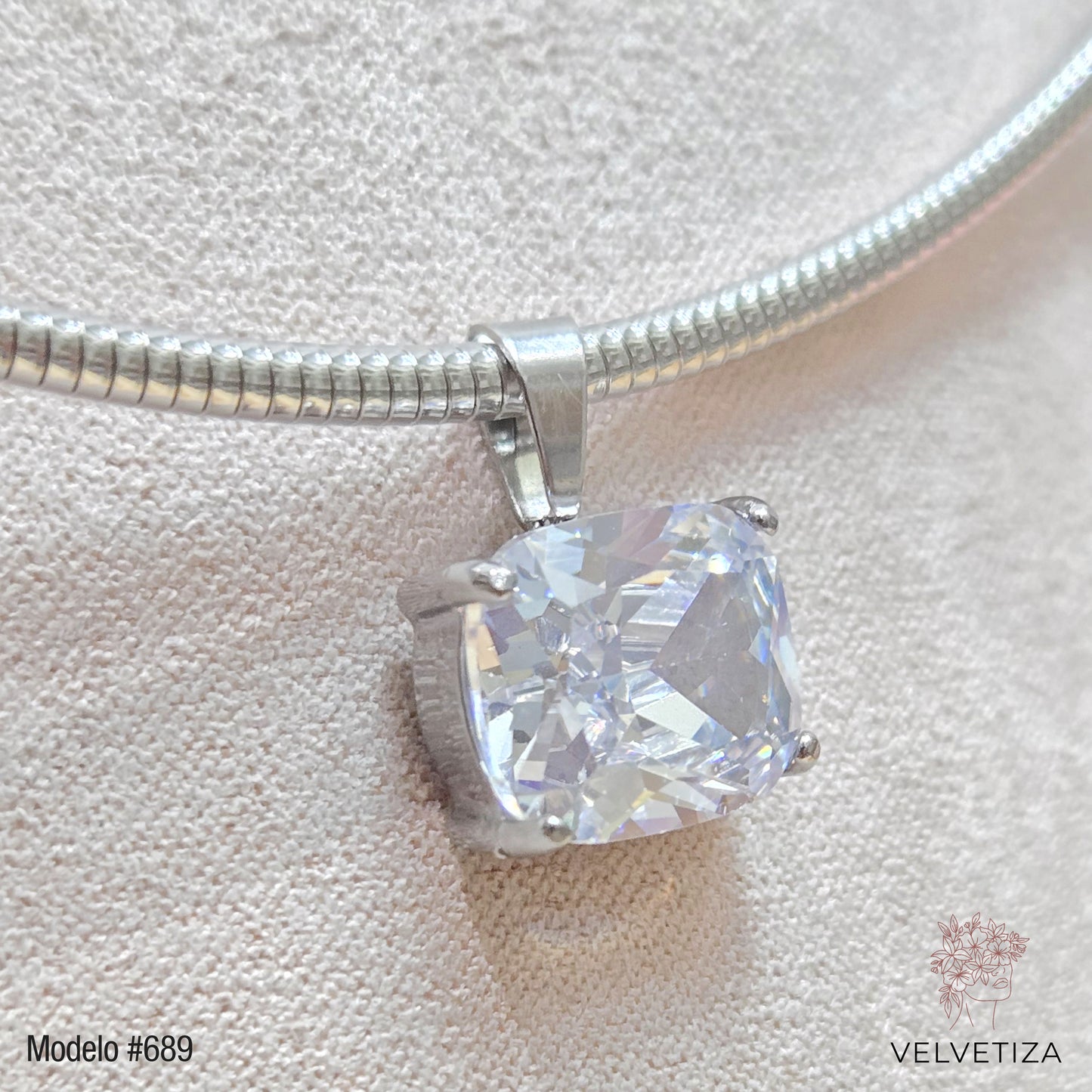 Collar 689
