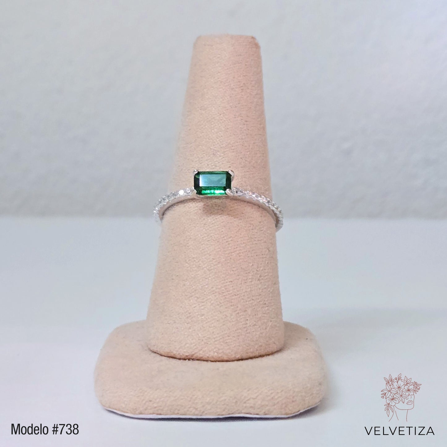 Anillo 738