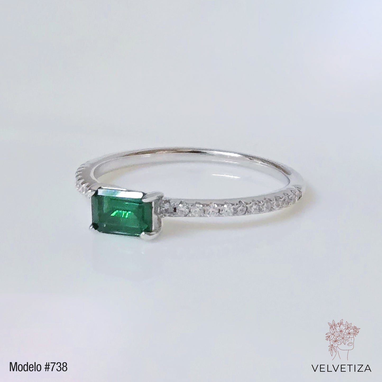 Anillo 738
