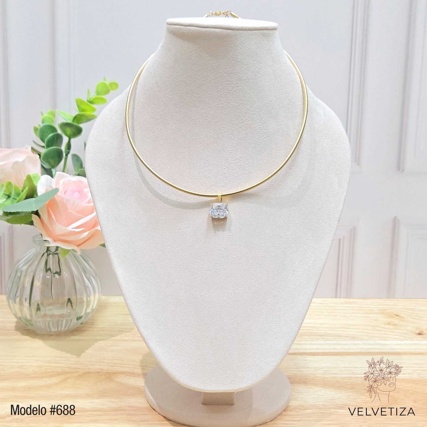Collar 688