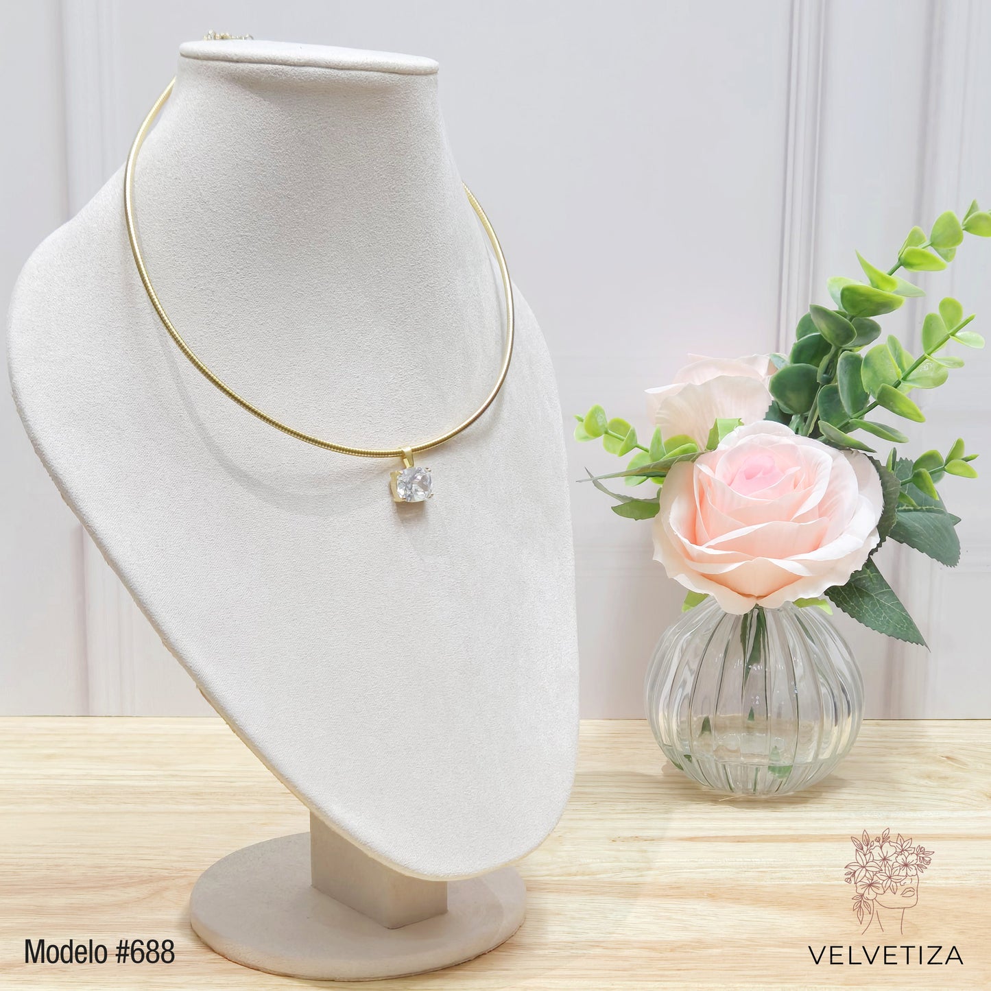 Collar 688