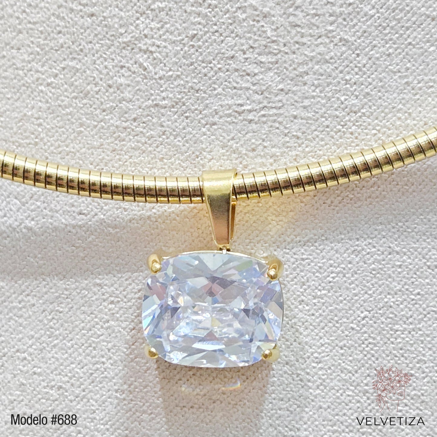 Collar 688