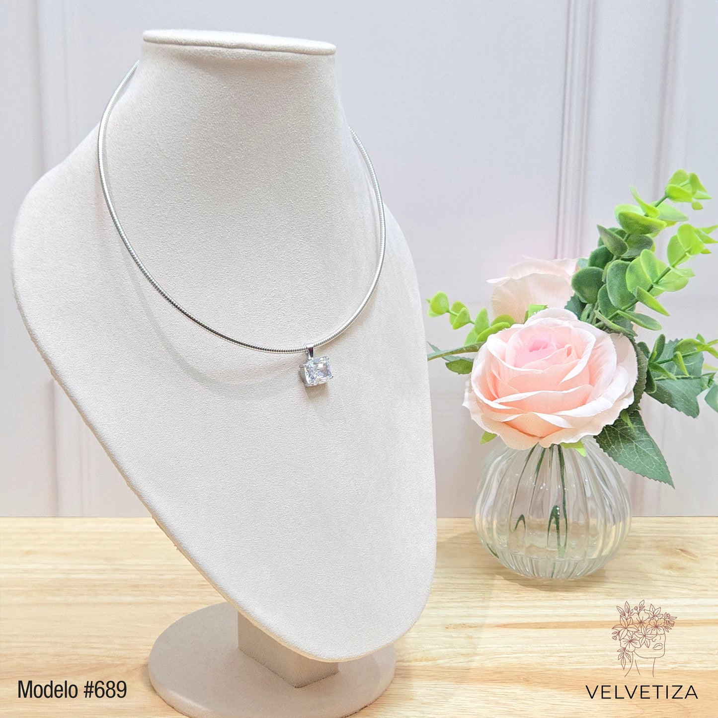Collar 689