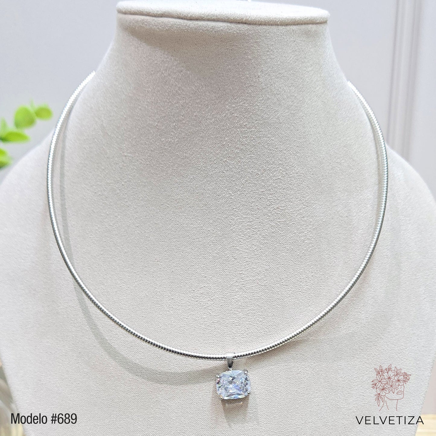 Collar 689