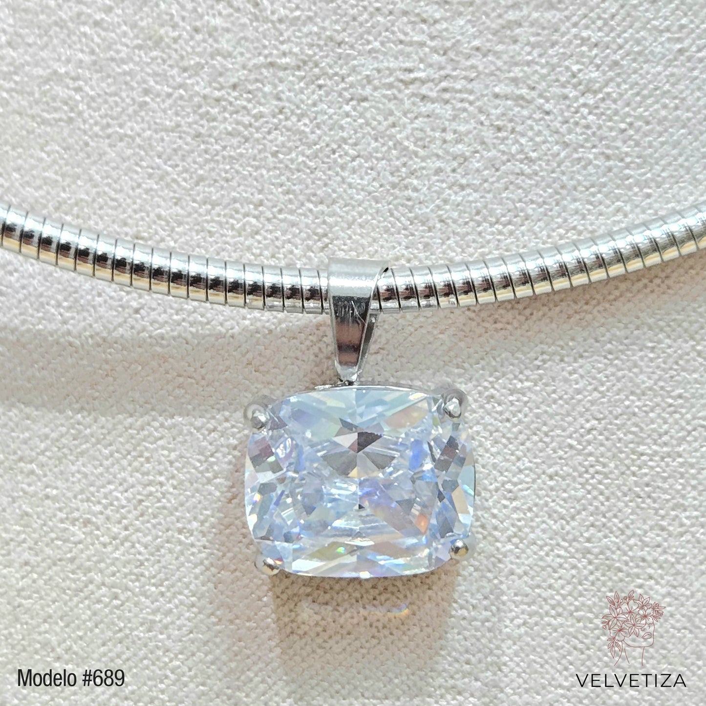 Collar 689