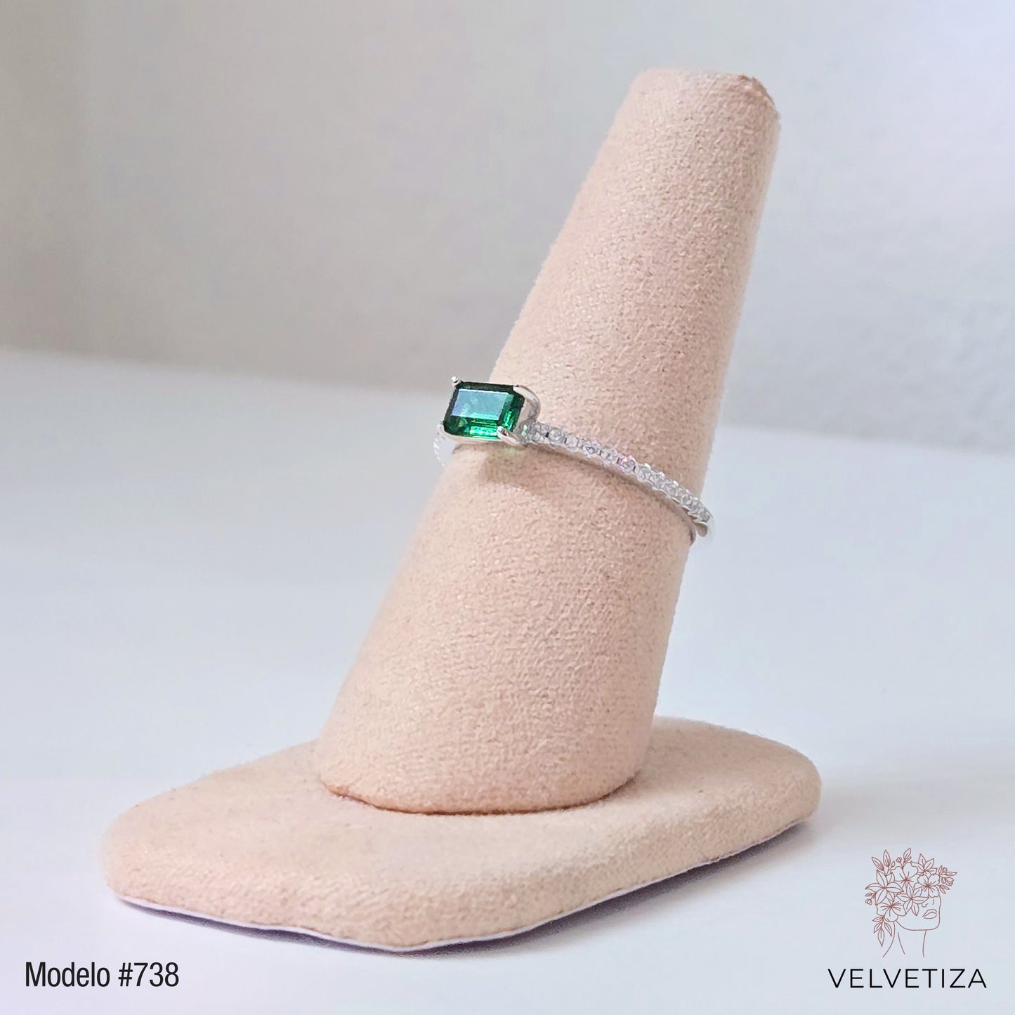 Anillo 738