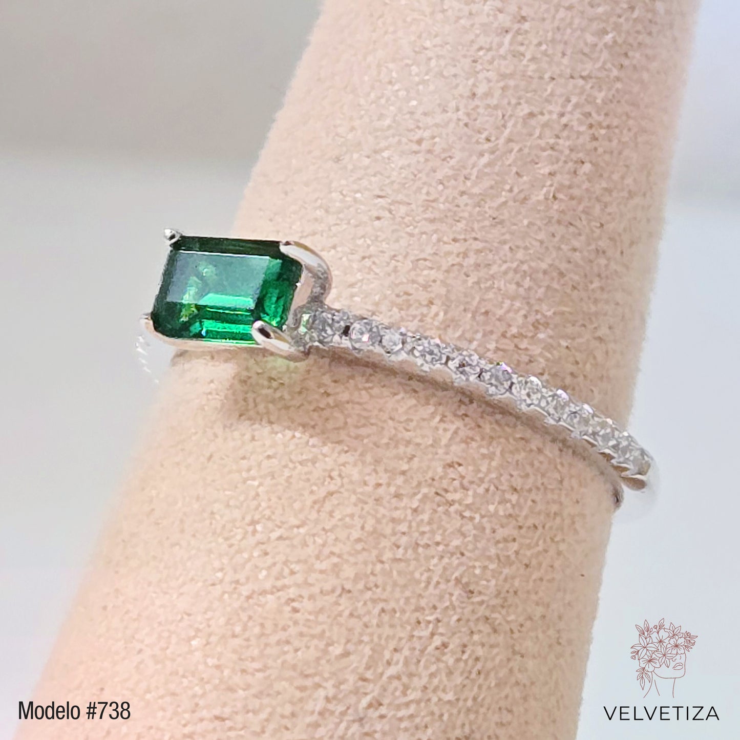 Anillo 738
